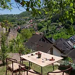 The Crown Panorama