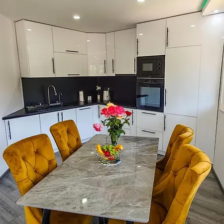 The Crown Panorama *