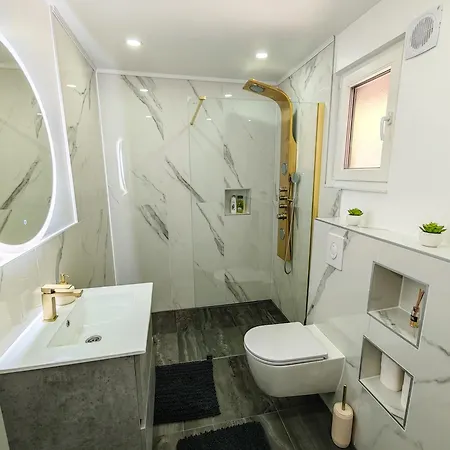 The Crown Panorama *